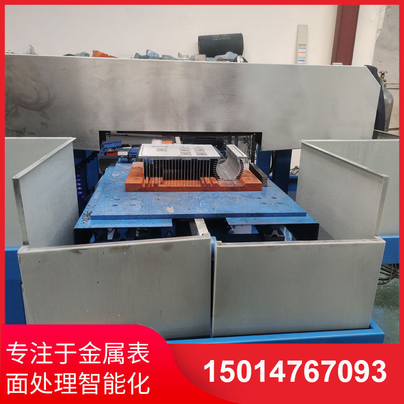 鋁材(cai)直(zhi)紋拉(la)絲(si)機(ji)廠傢